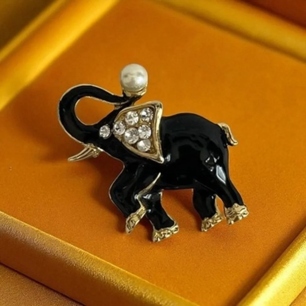 Elephant vintage black